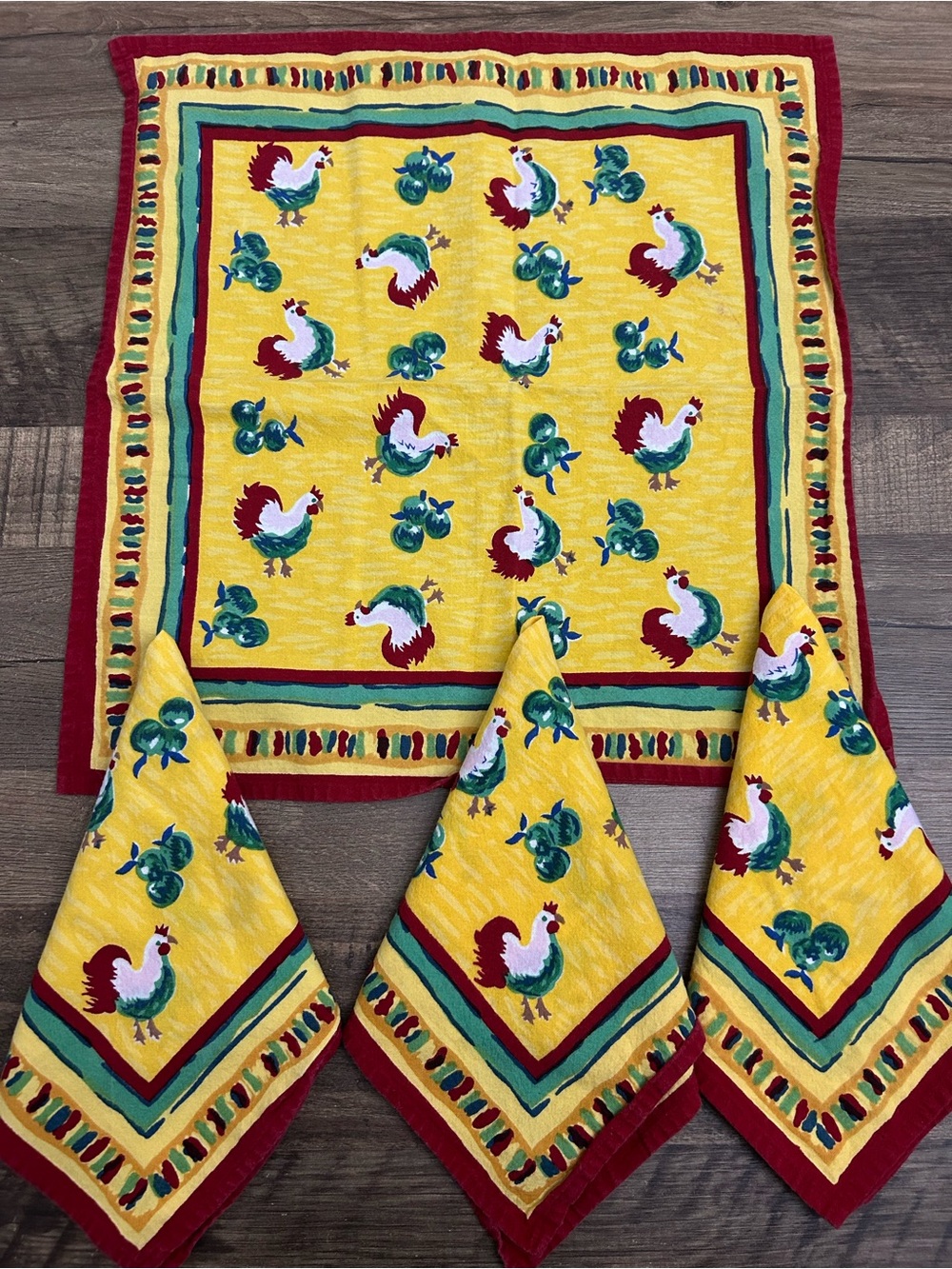 Foreside Rooster Cotton Napkins Set of 4 Yellow Farmhouse French Country Decor